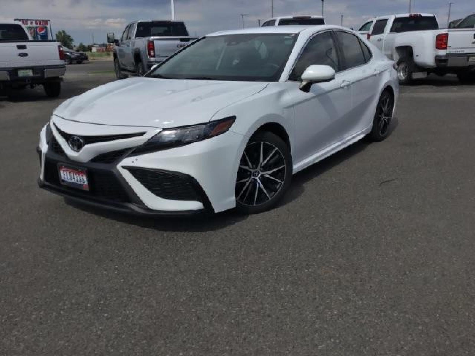 2021 Super White /Ash, leatherette/cloth Toyota Camry SE (4T1G11AKXMU) with an 2.5L L4 DOHC 16V engine, 8-Speed Automatic transmission, located at 1235 N Woodruff Ave., Idaho Falls, 83401, (208) 523-1053, 43.507172, -112.000488 - This is a very roomy full sized sedan offering many options including but not limited to front collision sensors, a backup camera with guide lines, and phone projection. This vehicle is in brand new condition at a used price! At Timberline Auto it is always easy to find a great deal on your next veh - Photo #1