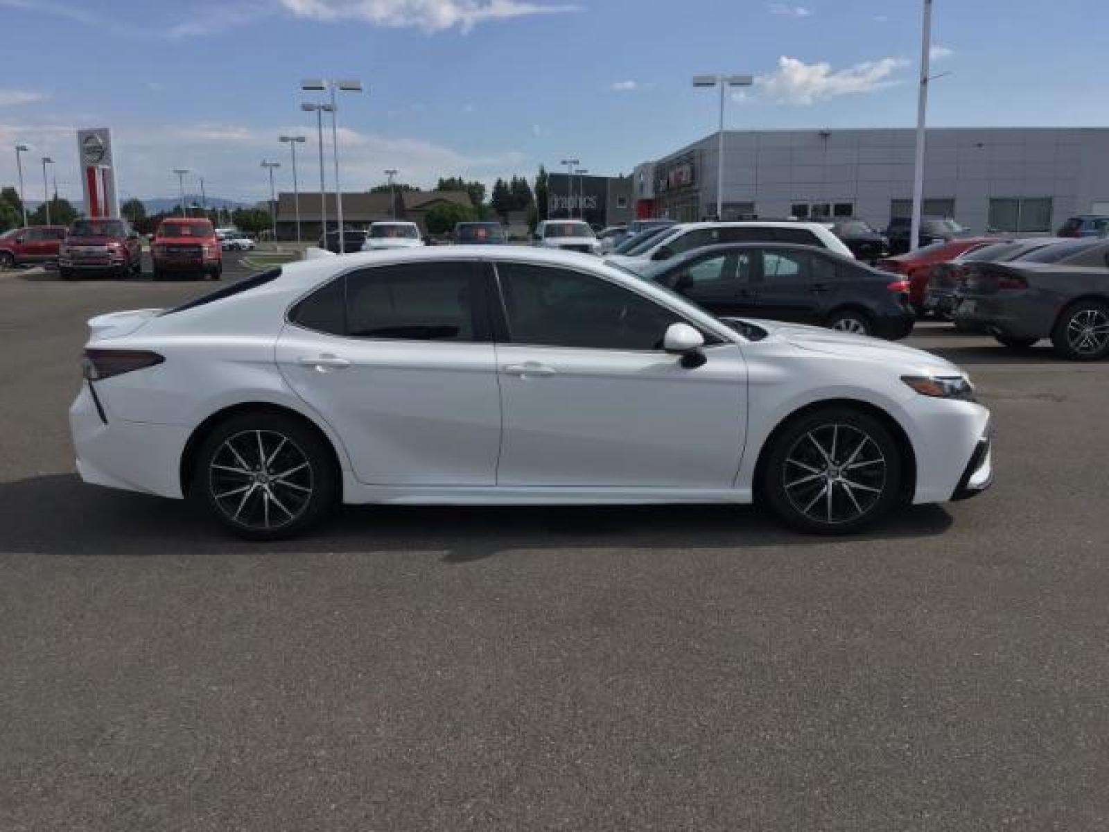 2021 Super White /Ash, leatherette/cloth Toyota Camry SE (4T1G11AKXMU) with an 2.5L L4 DOHC 16V engine, 8-Speed Automatic transmission, located at 1235 N Woodruff Ave., Idaho Falls, 83401, (208) 523-1053, 43.507172, -112.000488 - This is a very roomy full sized sedan offering many options including but not limited to front collision sensors, a backup camera with guide lines, and phone projection. This vehicle is in brand new condition at a used price! At Timberline Auto it is always easy to find a great deal on your next veh - Photo #6