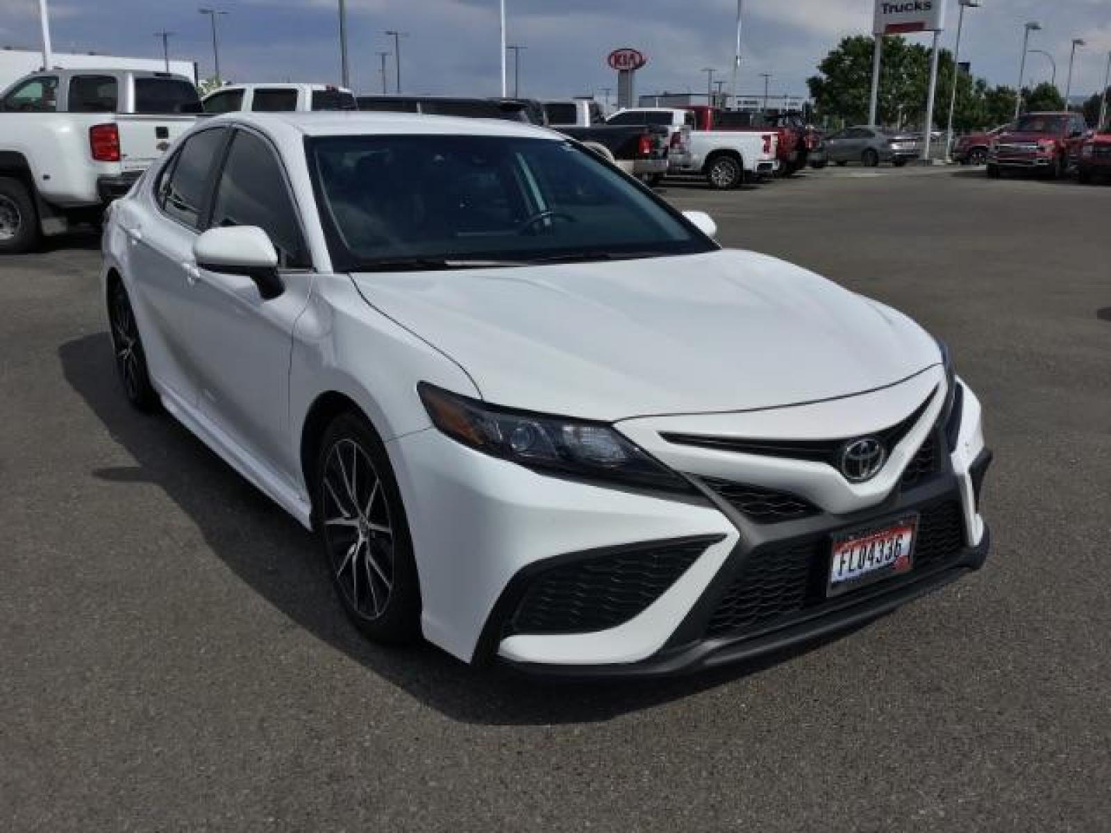 2021 Super White /Ash, leatherette/cloth Toyota Camry SE (4T1G11AKXMU) with an 2.5L L4 DOHC 16V engine, 8-Speed Automatic transmission, located at 1235 N Woodruff Ave., Idaho Falls, 83401, (208) 523-1053, 43.507172, -112.000488 - This is a very roomy full sized sedan offering many options including but not limited to front collision sensors, a backup camera with guide lines, and phone projection. This vehicle is in brand new condition at a used price! At Timberline Auto it is always easy to find a great deal on your next veh - Photo #7