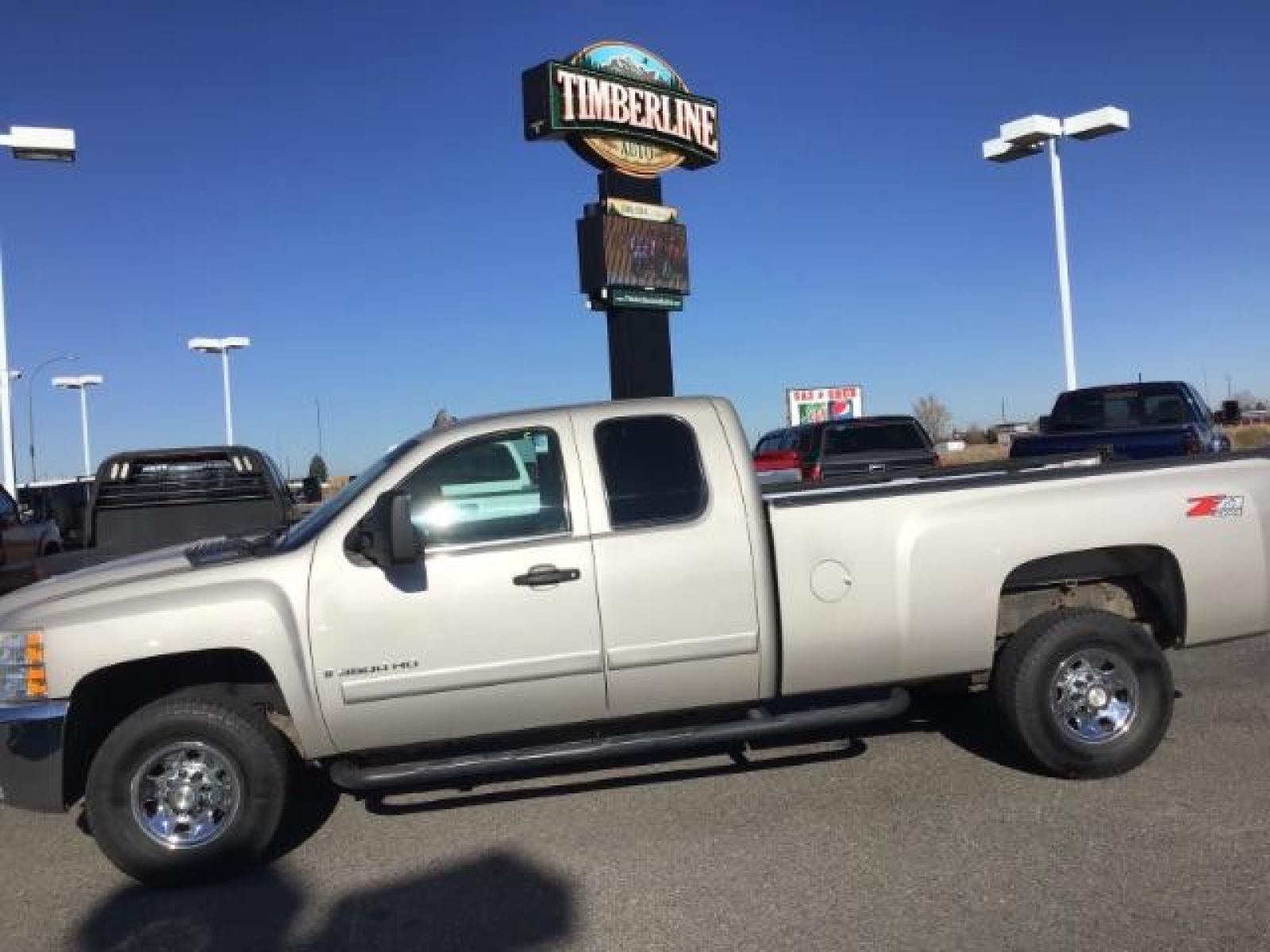 2007 SILVER /CLOTH Chevrolet Silverado 3500HD LT (1GCHK39657E) with an 6.6 engine, AUTOMATIC transmission, located at 1235 N Woodruff Ave., Idaho Falls, 83401, (208) 523-1053, 43.507172, -112.000488 - This 2007 Chevrolet 3500HD 4x4 LT, with the 6.6L diesel motor, cloth interior, cruise control, power locks, power windows, and AM/FM CD player. At Timberline Auto it is always easy to find a great deal on your next vehicle! Our experienced sales staff can help find the right vehicle that will fit - Photo #1