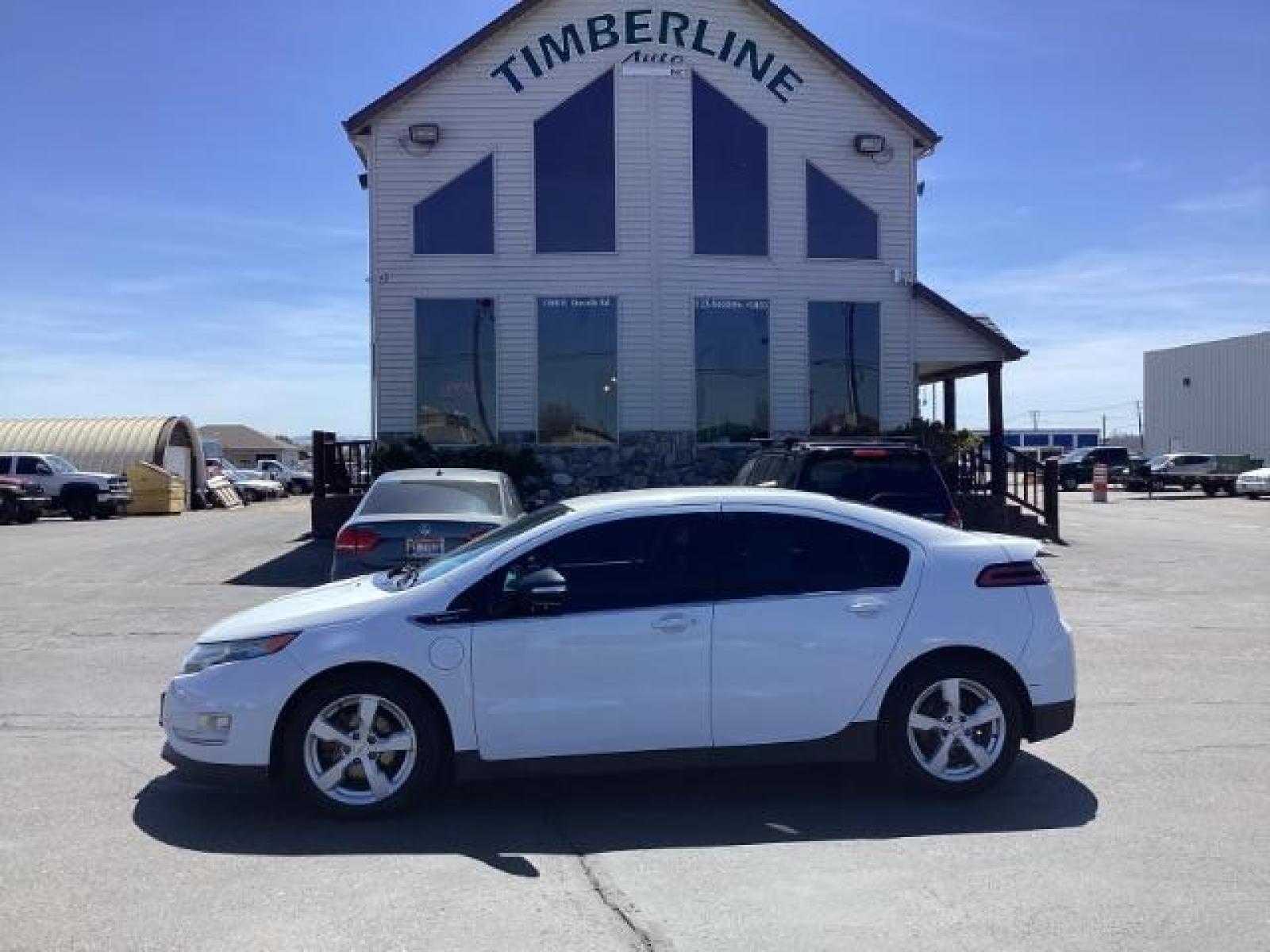 2013 WHITE Chevrolet Volt Premium (1G1RB6E48DU) with an 1.4L L4 DOHC 16V PLUG-IN HYBRID engine, Continuously Variable Transmission transmission, located at 1235 N Woodruff Ave., Idaho Falls, 83401, (208) 523-1053, 43.507172, -112.000488 - The 2013 Chevrolet Volt Premium is a plug-in hybrid electric vehicle (PHEV) known for its innovative technology, efficient drivetrain, and practical features. Here are the key features you might find on the 2013 Chevrolet Volt Premium: Electric Drive Unit: The Volt is primarily powered by an electr - Photo #1