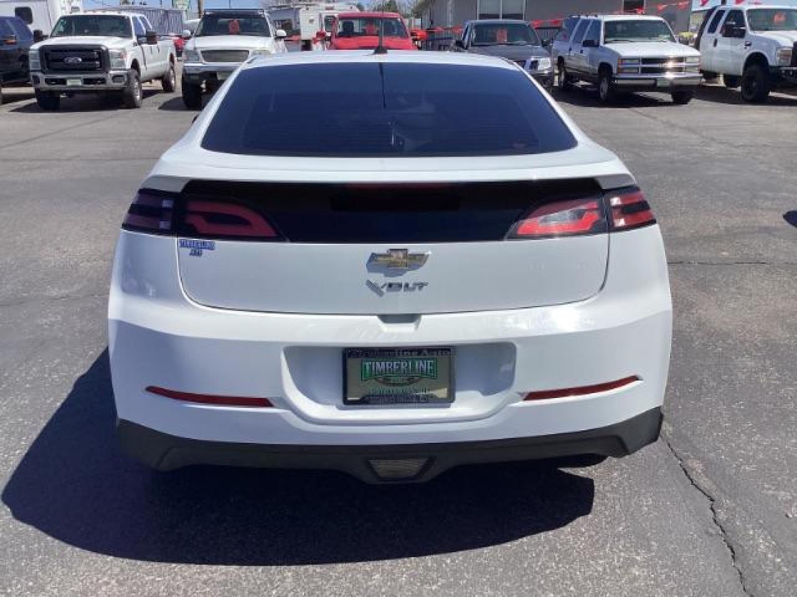 2013 WHITE Chevrolet Volt Premium (1G1RB6E48DU) with an 1.4L L4 DOHC 16V PLUG-IN HYBRID engine, Continuously Variable Transmission transmission, located at 1235 N Woodruff Ave., Idaho Falls, 83401, (208) 523-1053, 43.507172, -112.000488 - The 2013 Chevrolet Volt Premium is a plug-in hybrid electric vehicle (PHEV) known for its innovative technology, efficient drivetrain, and practical features. Here are the key features you might find on the 2013 Chevrolet Volt Premium: Electric Drive Unit: The Volt is primarily powered by an electr - Photo #3