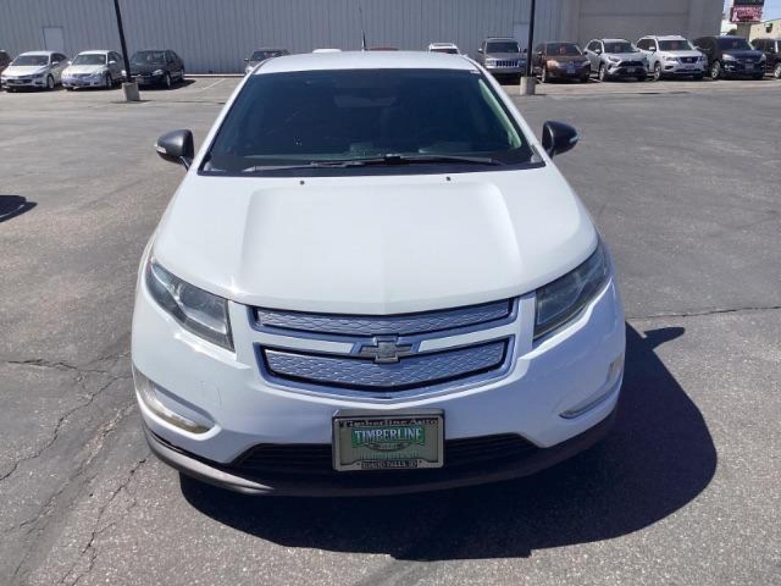 2013 WHITE Chevrolet Volt Premium (1G1RB6E48DU) with an 1.4L L4 DOHC 16V PLUG-IN HYBRID engine, Continuously Variable Transmission transmission, located at 1235 N Woodruff Ave., Idaho Falls, 83401, (208) 523-1053, 43.507172, -112.000488 - The 2013 Chevrolet Volt Premium is a plug-in hybrid electric vehicle (PHEV) known for its innovative technology, efficient drivetrain, and practical features. Here are the key features you might find on the 2013 Chevrolet Volt Premium: Electric Drive Unit: The Volt is primarily powered by an electr - Photo #7