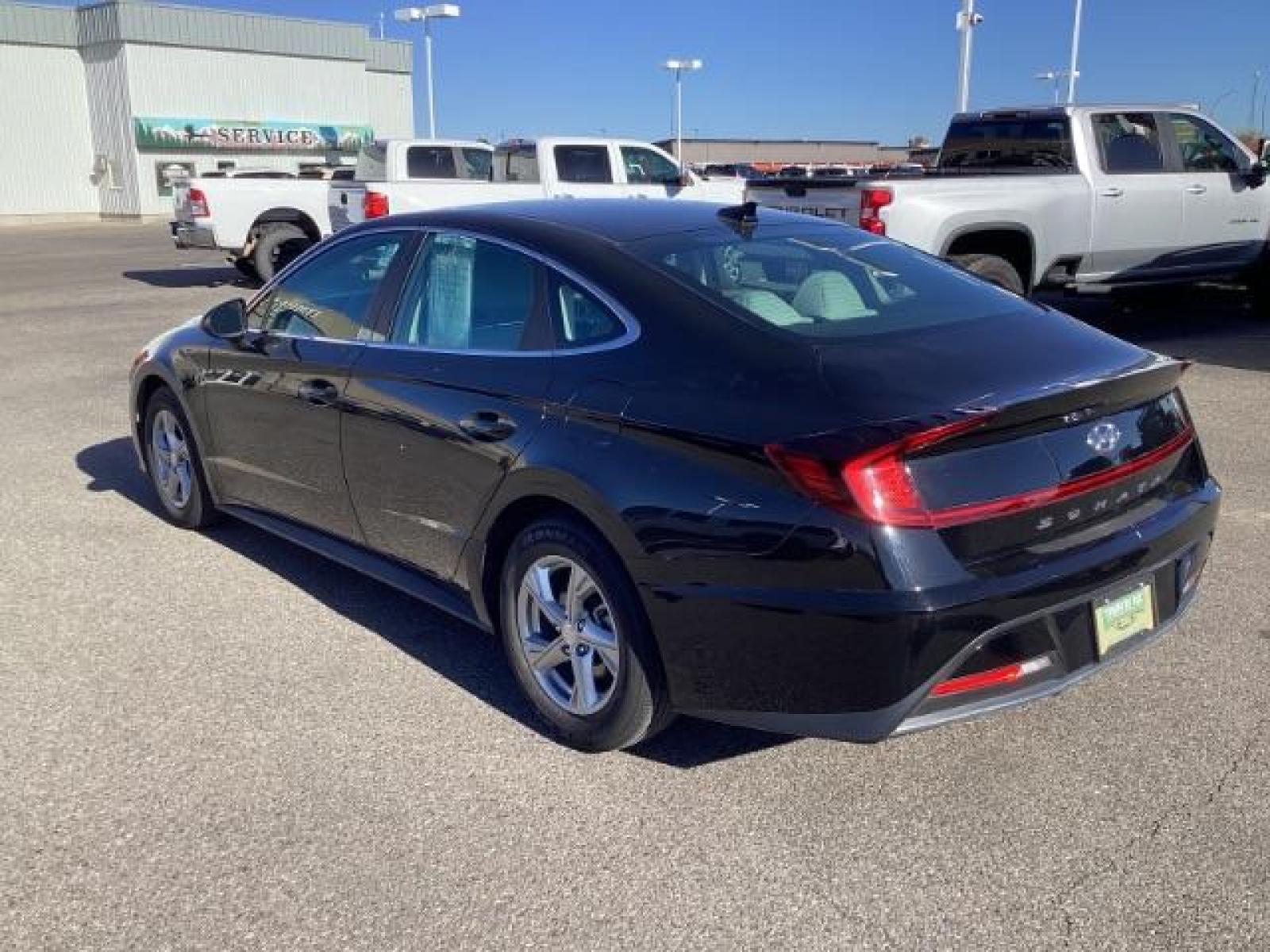 2020 BLACK Hyundai Sonata SE (5NPEG4JA2LH) with an 2.5L L4 DOHC 16V engine, 8-Speed Automatic transmission, located at 1235 N Woodruff Ave., Idaho Falls, 83401, (208) 523-1053, 43.507172, -112.000488 - The 2020 Sonata featured a completely redesigned exterior, characterized by a sleek coupe-like profile and Hyundai's Sensuous Sportiness design philosophy. It had a prominent front grille, LED headlights, and a fastback-style roofline, giving it a more upscale and dynamic appearance compared to its - Photo #3