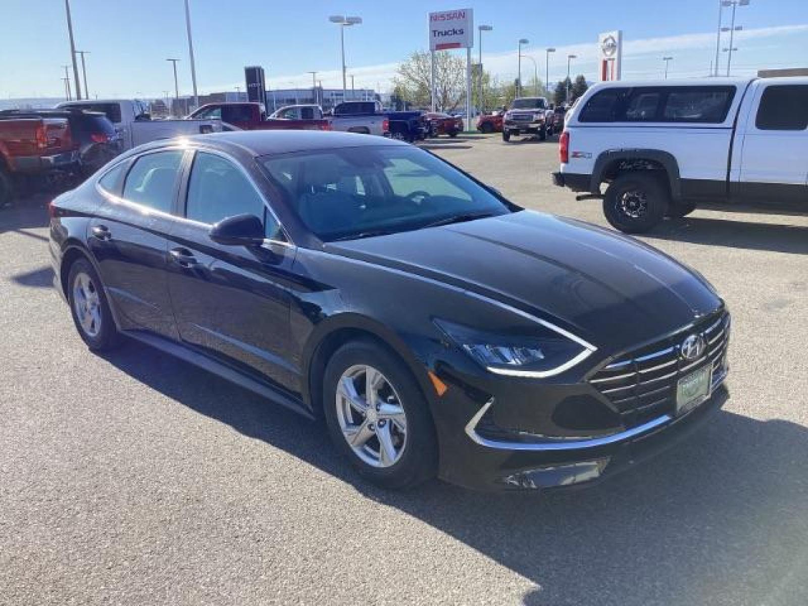 2020 BLACK Hyundai Sonata SE (5NPEG4JA2LH) with an 2.5L L4 DOHC 16V engine, 8-Speed Automatic transmission, located at 1235 N Woodruff Ave., Idaho Falls, 83401, (208) 523-1053, 43.507172, -112.000488 - The 2020 Sonata featured a completely redesigned exterior, characterized by a sleek coupe-like profile and Hyundai's Sensuous Sportiness design philosophy. It had a prominent front grille, LED headlights, and a fastback-style roofline, giving it a more upscale and dynamic appearance compared to its - Photo #7